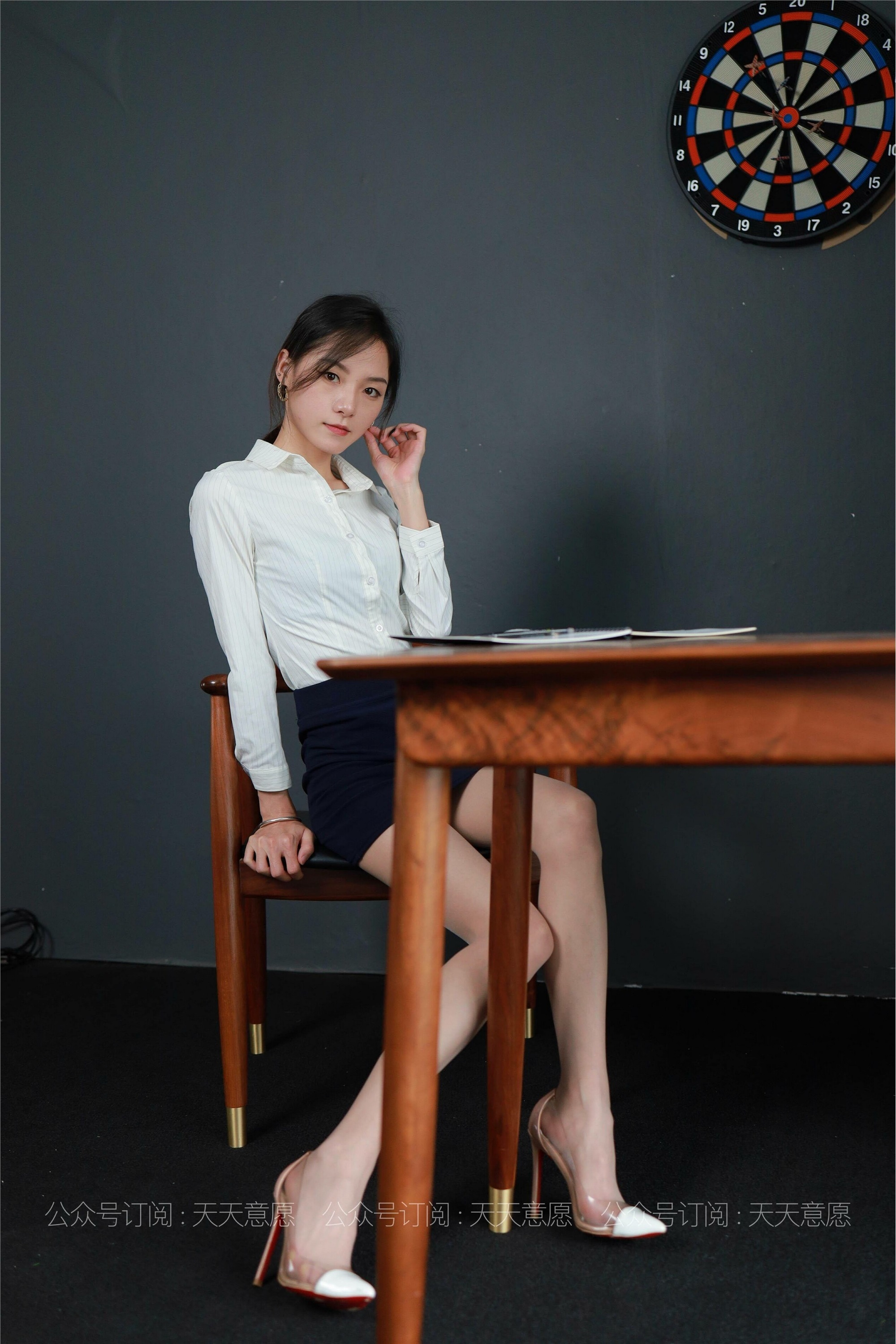 Model: Siu (Hot Secretary)